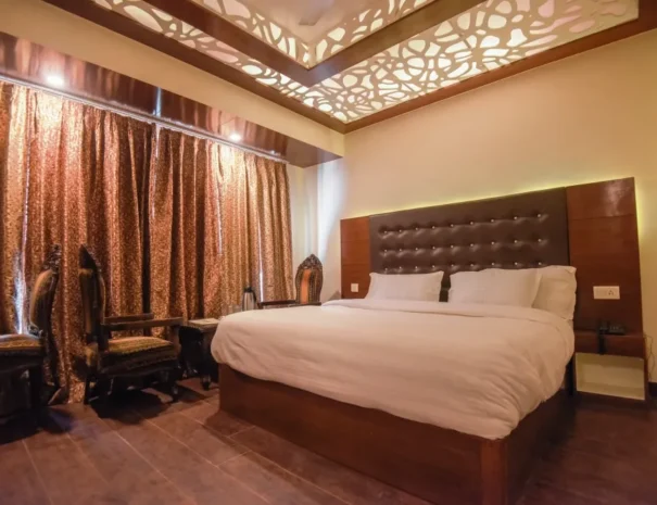 Luxurious Deluxe Room at Hotel Dwaper, Mussoorie