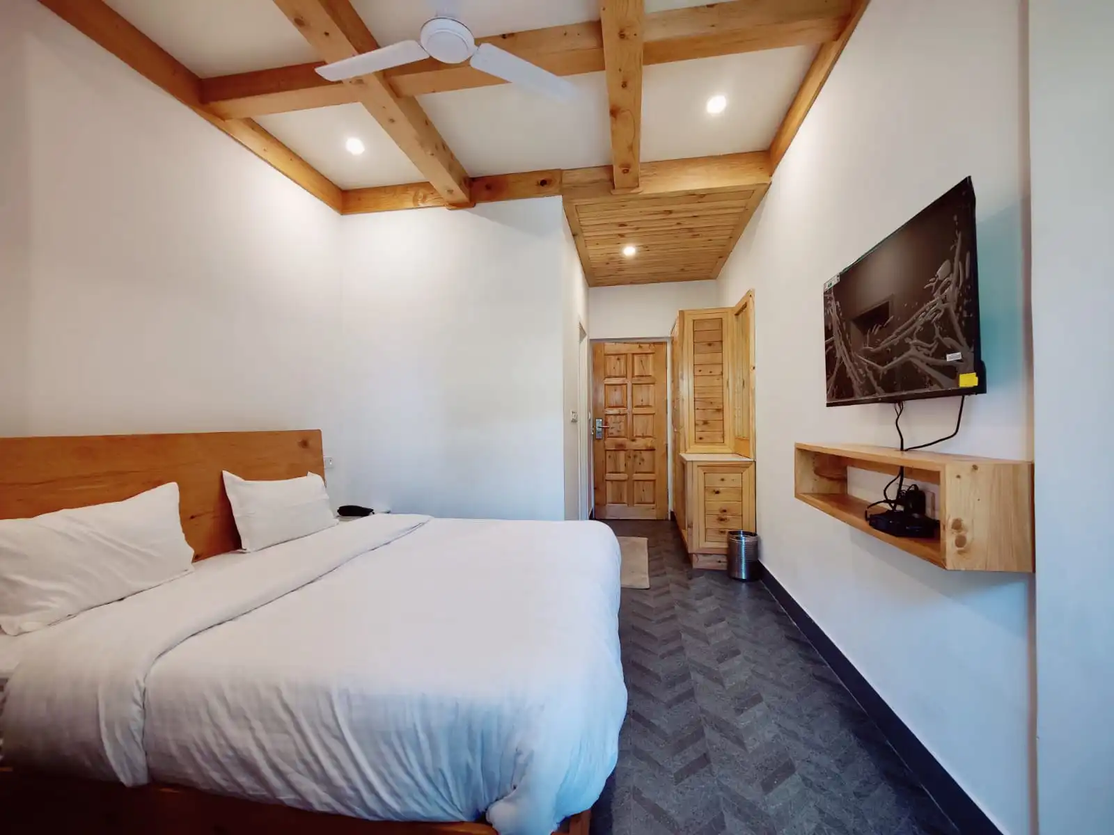 Elegant Premium Room at Hotel Dwaper, Mussoorie